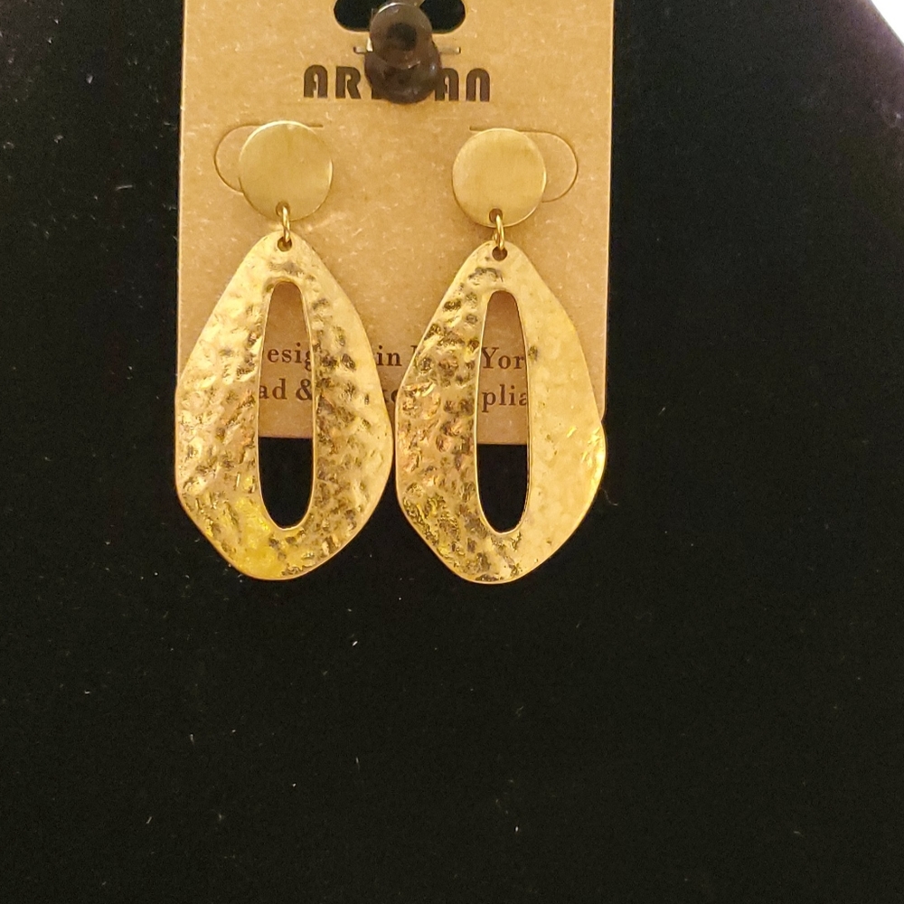 Gold hammered detail earrings, new without original tag!!